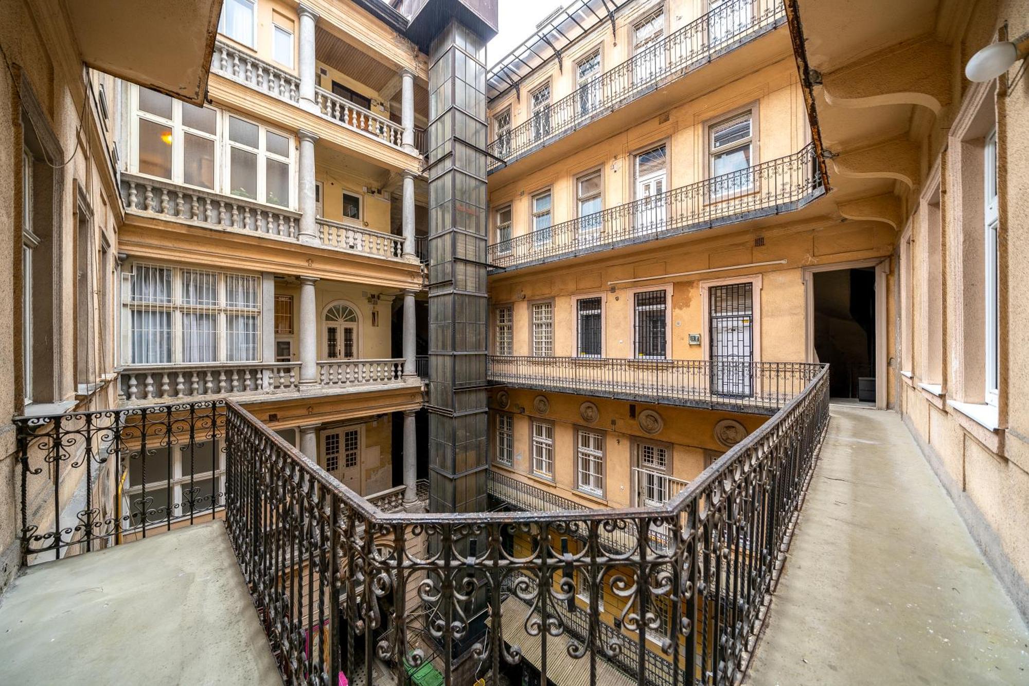 Sweet Dreams At Oktogon Apartment Budapest Exterior photo